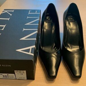 Anne Klein Black Tempo Fab heels, good condition uppers have sole wear Size 8.5B